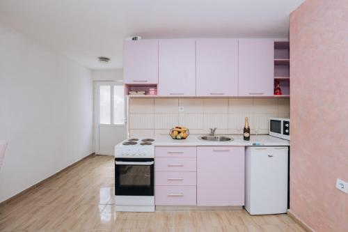 Η κουζίνα ή μικρή κουζίνα στο Paradise Bay Apartments