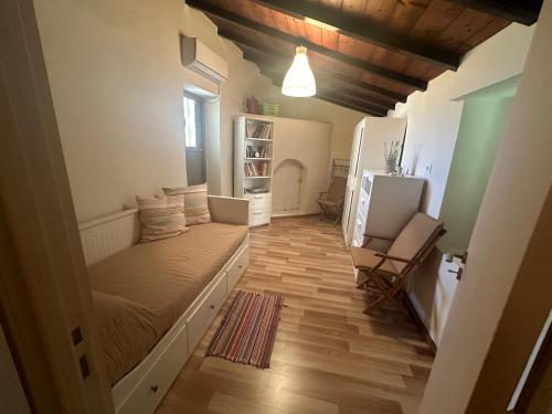 a small room with a bed and a desk at Πυργοσπιτο Χαντζακου in Gythio