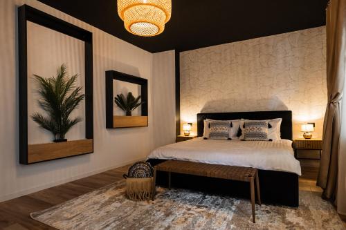 a bedroom with a large bed and two lamps at MooDee Suite - Piata Sfatului in Braşov