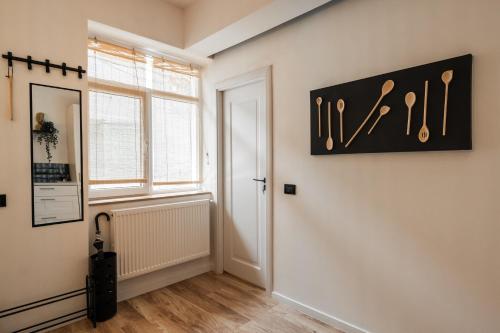 a room with a window and a clock on the wall at MooDee Suite - Piata Sfatului in Braşov