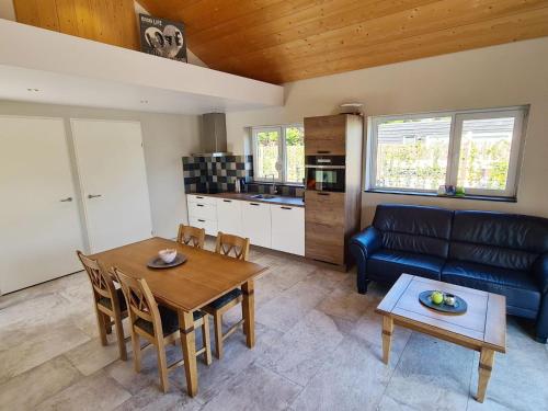 Η κουζίνα ή μικρή κουζίνα στο Beachside Getaway with Garden & barbecue