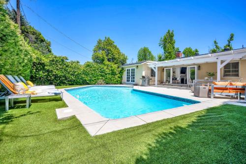 a swimming pool in the backyard of a house at Sophia's Pool Oasis in Los Angeles