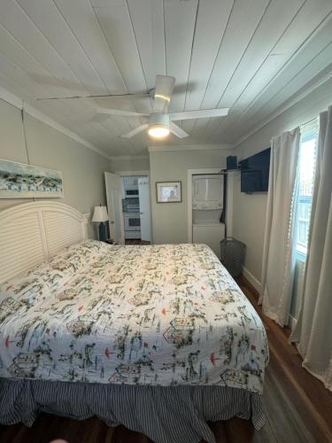 a bedroom with a bed and a ceiling fan at Seaside Retreat Cottages #4 in Clearwater Beach