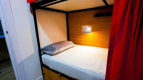 Katil atau katil-katil dalam bilik di Fit Hostel Madrid