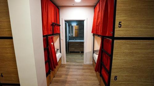 Katil atau katil-katil dalam bilik di Fit Hostel Madrid