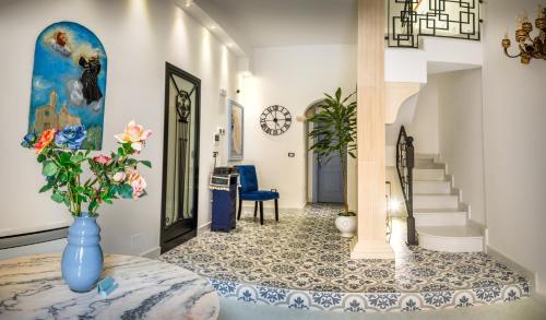 a hallway with a blue vase with flowers on the floor at La Terrazza Nel Borgo B&B in Copertino