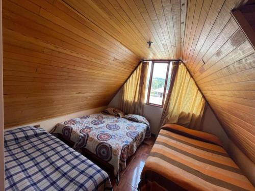 Postel nebo postele na pokoji v ubytování Cabañas Bungalows Calandaima