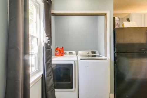 Dapur atau dapur kecil di Clarksdale Home Close to Music Festivals!