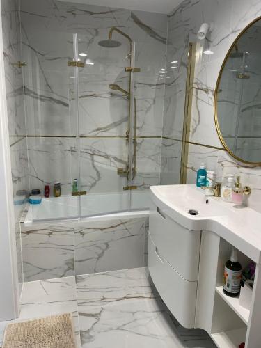 Apartament z tarasem i udogodnieniami