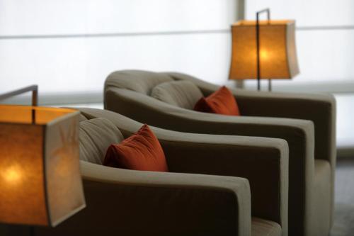  Armani Hotel Dubai -  Room  picture :   Tea/Coffee maker    Minibar    Shower                           