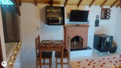 a doll house with a table and a fireplace at Pousada Solard'isabell in Monte Verde