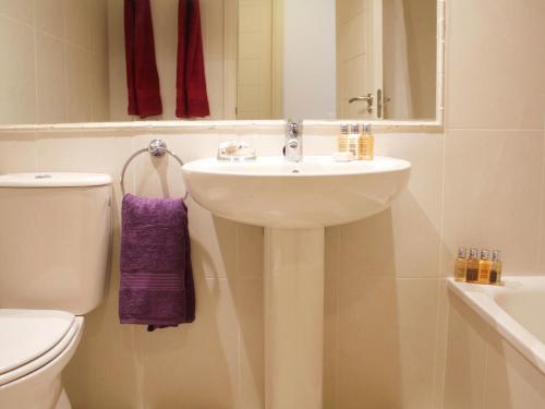 a bathroom with a sink and a toilet at Apartamentos Amatista Unitursa in Calpe