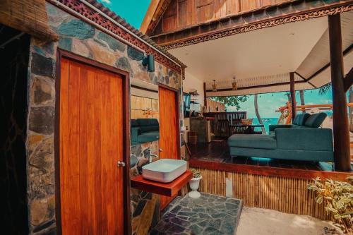 Posezení v ubytování Natures Edge Beachfront Luxury Glamping Koh Tao
