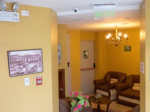 a waiting room with two chairs and a table at Hotel El Ejido in Quito