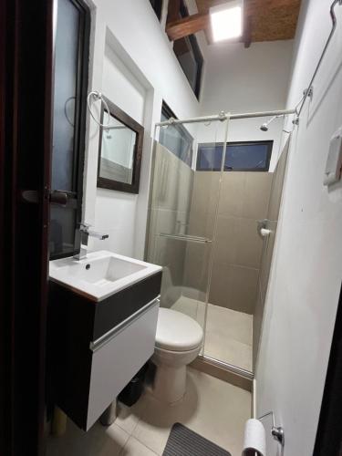 Ένα μπάνιο στο CABAÑA GLAMPING HOUSE