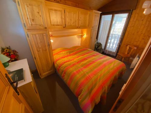 Charmant duplex avec balcon, proche ski et navettes, parking, WIFI