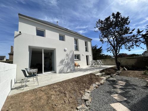 Villa moderne 5 chambres au bord de la plage avec parking inclus - FR-1-361-540