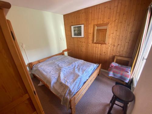 Grand appartement proche centre avec balcon et parking couvert