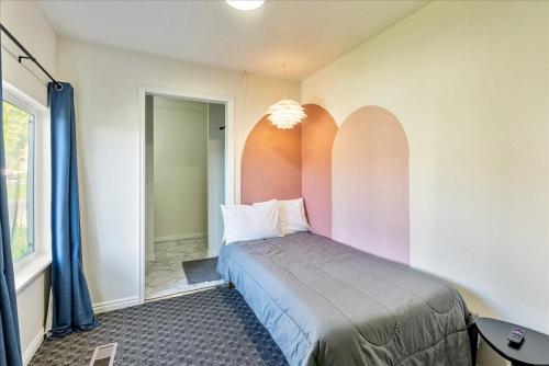 Легло или легла в стая в Close to Ogden-Weber Tech College Private Room