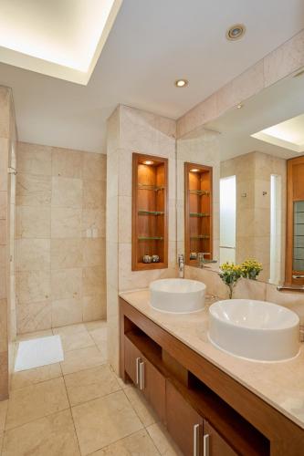 Ένα μπάνιο στο Ocean Sunny Villas Da Nang