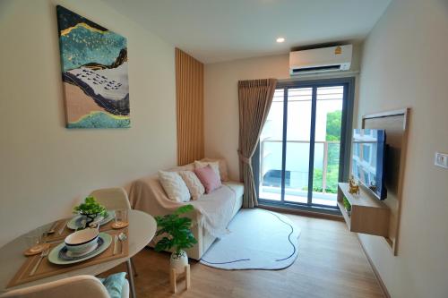 Afbeelding uit fotogalerij van PHYLL Phuket, Luxury Condominium 45 in Ban Rangeng