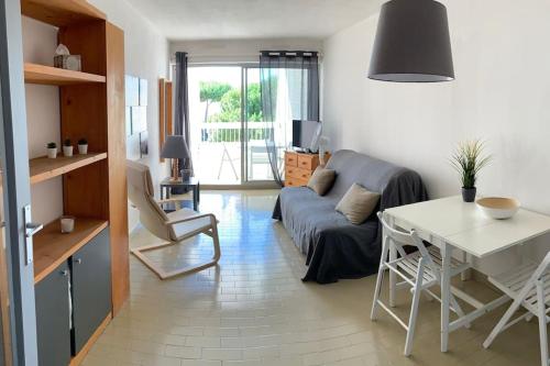 Charmant studio, vue mer, à deux pas de la plage