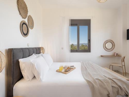 Sol Luxury Apartment - close to the beach with a private heated mini pool