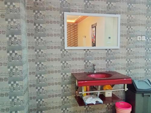 Φωτογραφία από το άλμπουμ του Urbanview Hotel Rifal Home Tegal σε Tegal