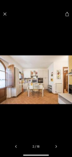 Una cocina o cocineta en casa orma