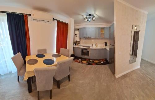 a kitchen and dining room with a table and chairs at Apartament Gabriela in Baia Mare