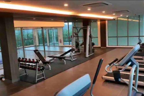 Pusat kecergasan dan/atau kemudahan kecergasan di cozy cybersqaure with wifi free parkin & netflix109