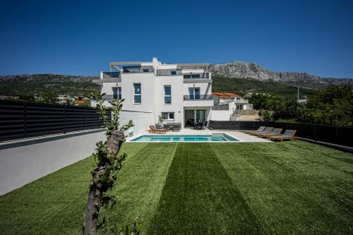 VILLA LUCIS