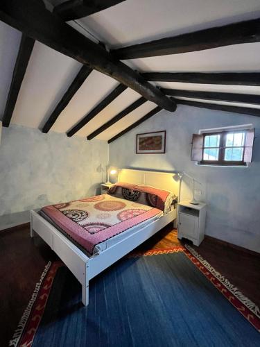 a bedroom with a large bed in a attic at Grotta dell'edera in Finale Ligure