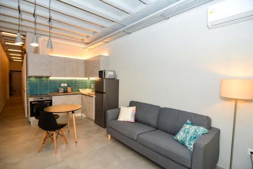 Athens industrial design apt 5 min from Metro