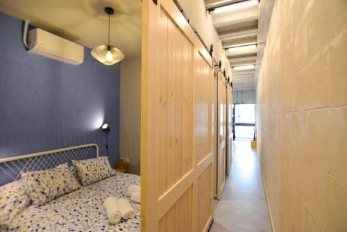 Athens industrial design apt 5 min from Metro