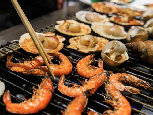 Makanan di atau berdekatan hotel