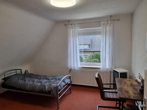 En eller flere senger på et rom på Bocholt Apartment Ferienwohnung