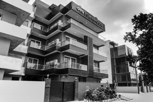 a black and white photo of a building at Super Townhouse 158 Near Netaji Subhash Marg Near Appu Ghar in Gurgaon