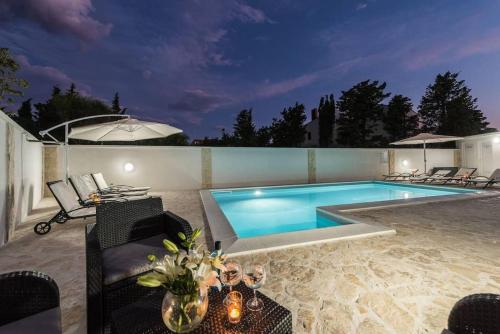 Villa Star 3. centrally located ap. with a pool