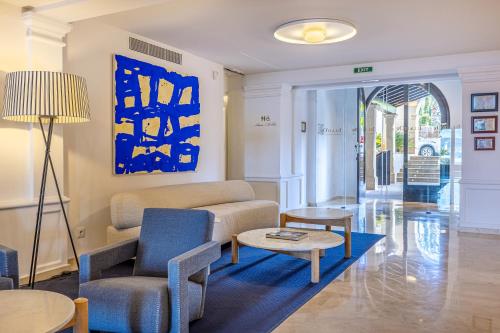 a living room with a couch and a table at Hotel Illa d'Or & Club Apts 4* Sup in Port de Pollensa