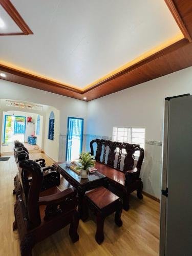 a living room with a table and two chairs at Homestay Phúc Lộc Phú Quý in Cu Lao Thu