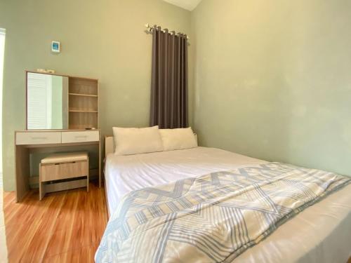 a small bedroom with a bed and a dresser at Duta Elite Kostel Syariah near RSUD Caruban Redpartner in Madiun