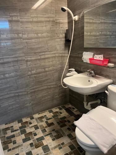 a bathroom with a white toilet and a sink at Ya Dou Hotel in Taipei