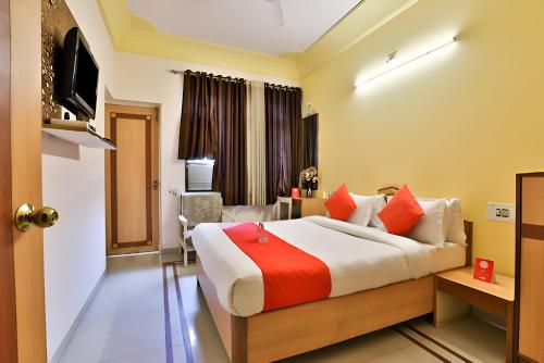 Cama o camas de una habitación en Hotel Vrundavan Residency