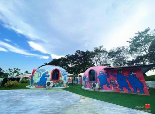 two play tents with a painting on the side at Mamee Dome Villa Best Homestay in Kampong Alor Gajah