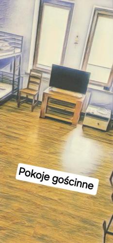 una pintura de una habitación con mesa y sillas en Pokój gościno pracowniczy en Wola Mrokowska