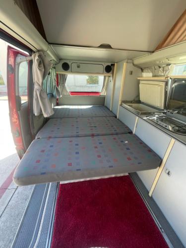 una cama vacía en la parte trasera de una caravana en Camper car in underground parking en Barcelona