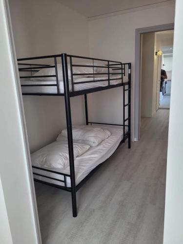 quelques lits superposés dans une chambre dans l'établissement la celiva, à Quend