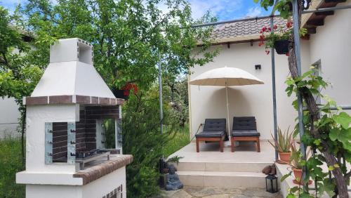 Κήπος έξω από το Ioannis Houses - gemütliches Ferienhaus im Olivenhain