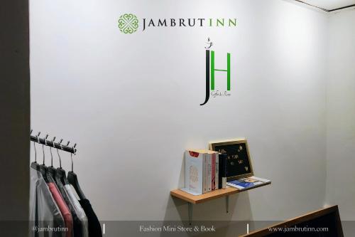 Certifikát, hodnocení, plakát nebo jiný dokument vystavený v ubytování Jambrut Inn